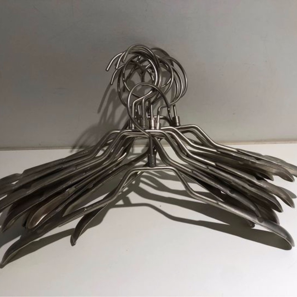 Childrens No Slip Metal Hangers (14)